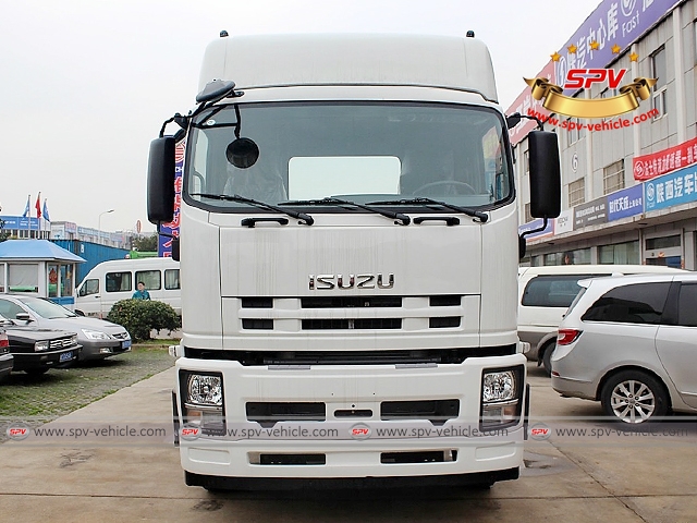 Front view of Tractor Head Truck ISUZU (350 HP)